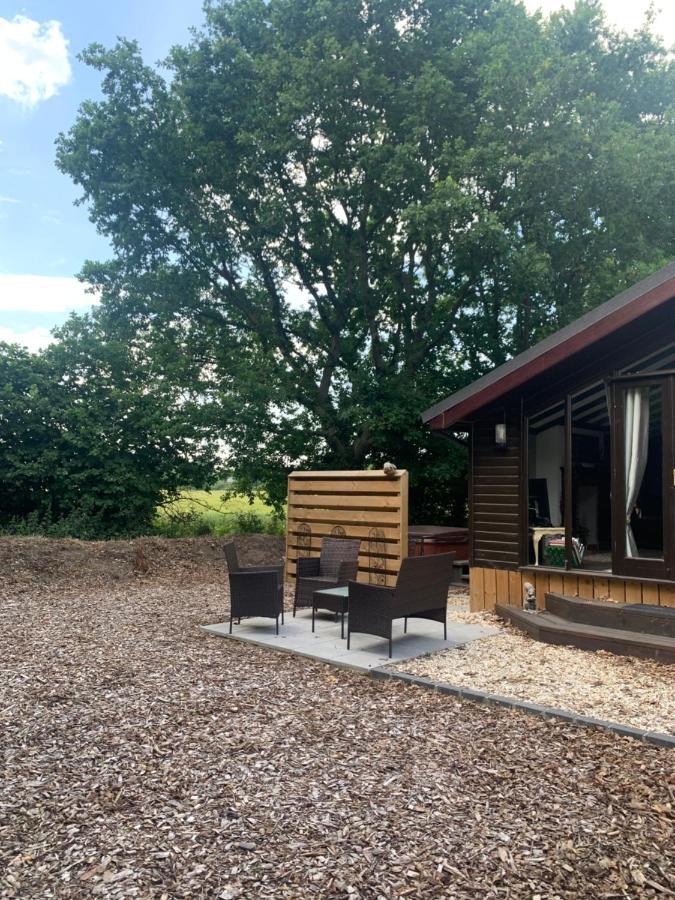 Squirrel Lodge At Owlet Hideaway - With Hot Tub, Near Йорк Экстерьер фото